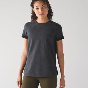 Lululemon All Time Tee  Heathered Black/ Gray  size 6